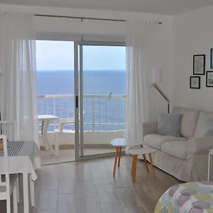 https://bright-studio-by-the-sea.in-canary-islands.com